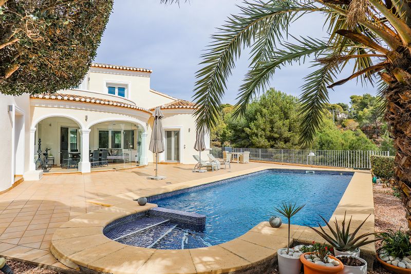 Mediterrane Villa in bester Lage, 1,2 km vom Meer entfernt, Privatsphäre und grüne Umgebung - Max Villas