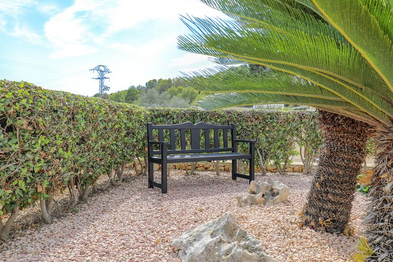 Villa Méditerranéenne située à 1,2 km de la mer, intimité et environnement verdoyant - Max Villas