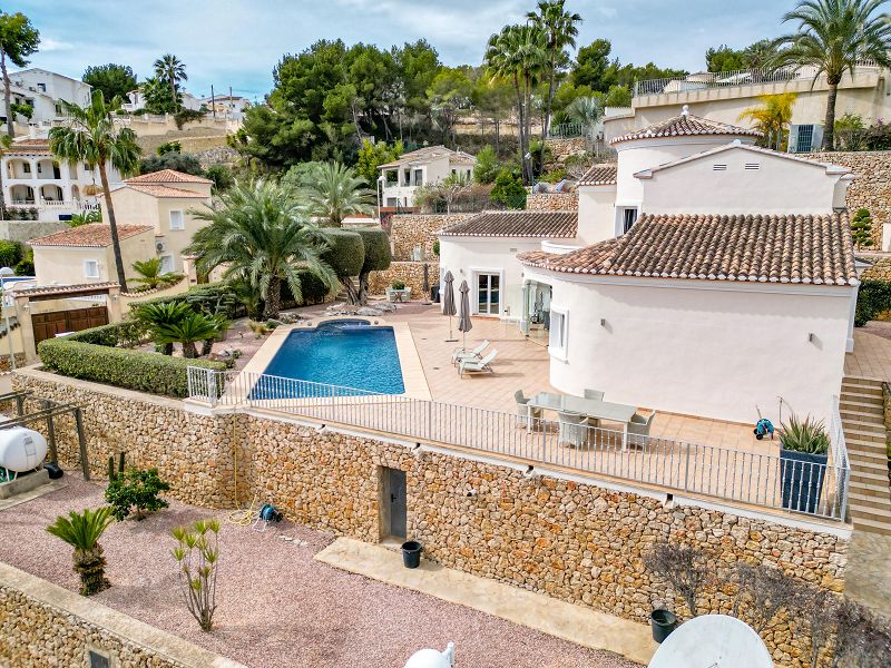 Villa Mediterránea en una ubicación super, a 1.2 km del mar, privacidad y entorno verde - Max Villas