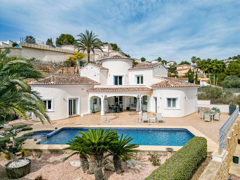 Mediterraanse Villa op toplocatie, 1.2 km van zee, privacy en groene omgeving - Max Villas