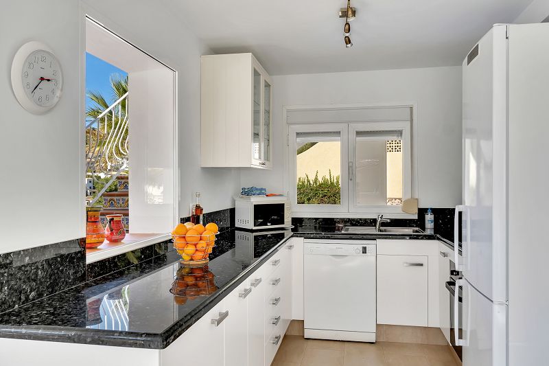 Volledig gerenoveerde villa met gastenappartement - Max Villas