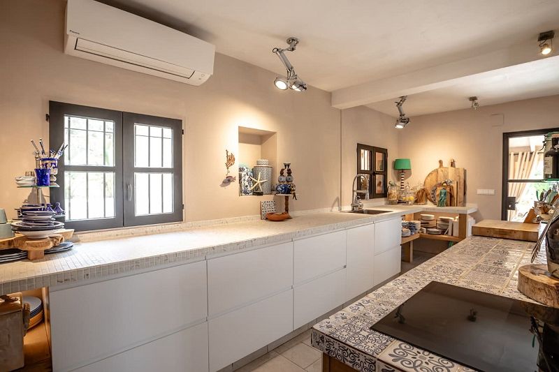 Gerenoveerde, gelijkvloerse villa in Moraira - Max Villas
