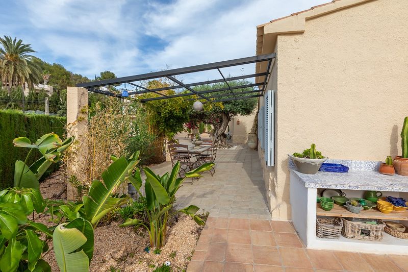 Gerenoveerde, gelijkvloerse villa in Moraira - Max Villas
