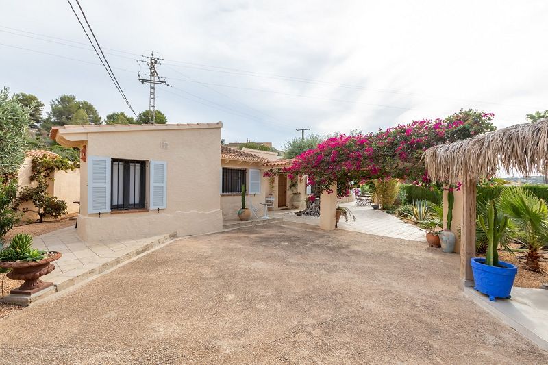 Gerenoveerde, gelijkvloerse villa in Moraira - Max Villas