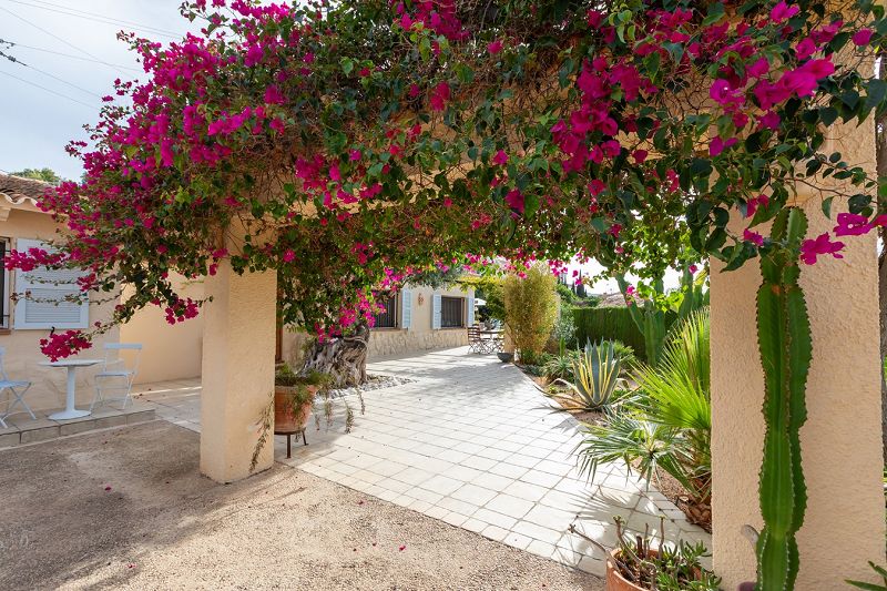 Gerenoveerde, gelijkvloerse villa in Moraira - Max Villas