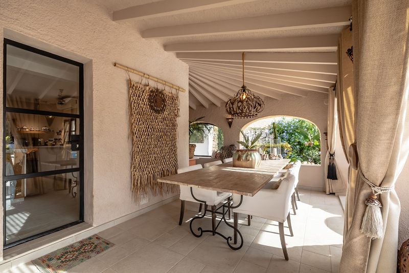 Gerenoveerde, gelijkvloerse villa in Moraira - Max Villas
