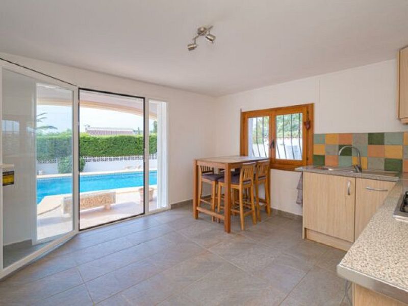 Volledig gerenoveerde villa met zeezicht in Moraira - Max Villas