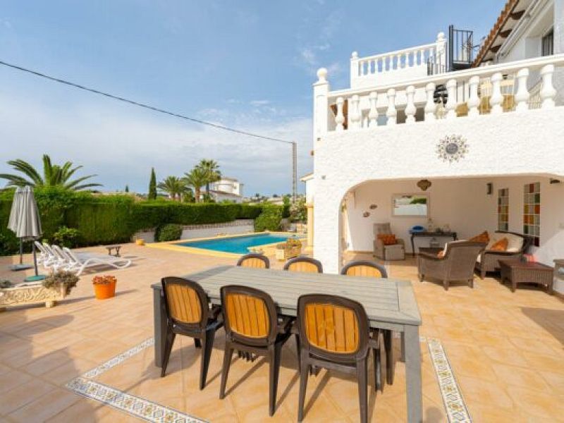 Volledig gerenoveerde villa met zeezicht in Moraira - Max Villas