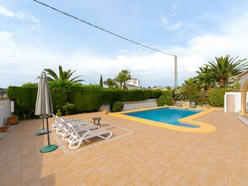 Volledig gerenoveerde villa met zeezicht in Moraira - Max Villas