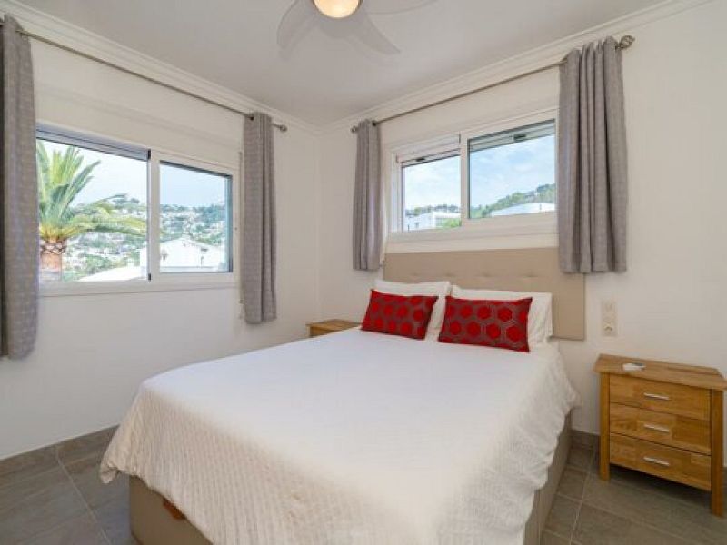 Volledig gerenoveerde villa met zeezicht in Moraira - Max Villas