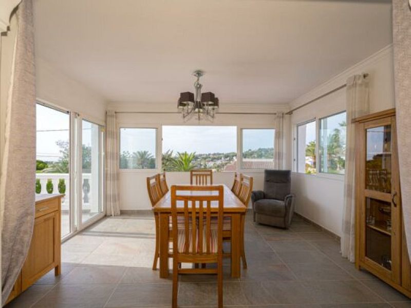 Volledig gerenoveerde villa met zeezicht in Moraira - Max Villas