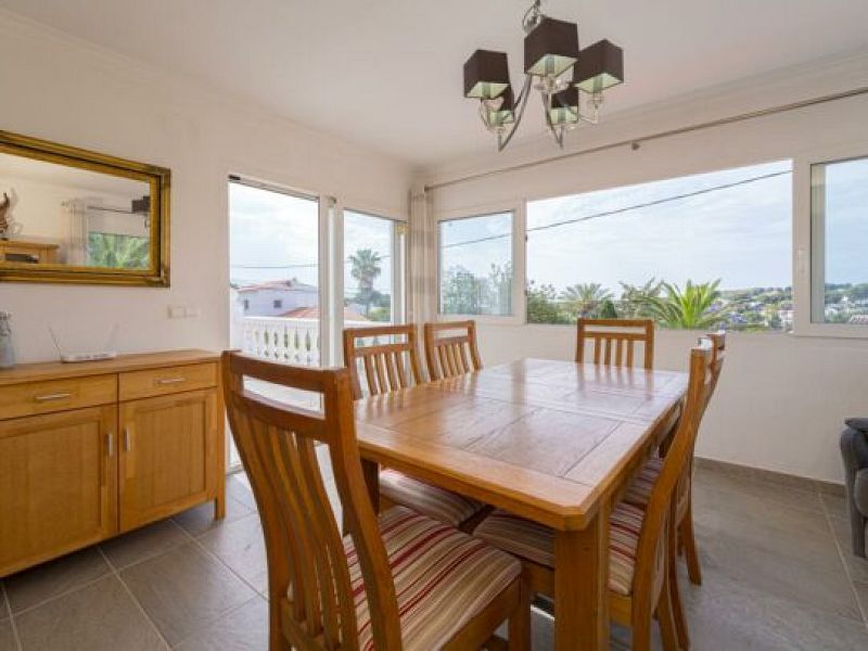 Volledig gerenoveerde villa met zeezicht in Moraira - Max Villas