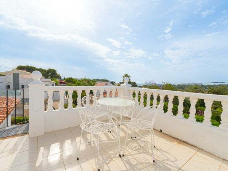 Volledig gerenoveerde villa met zeezicht in Moraira - Max Villas