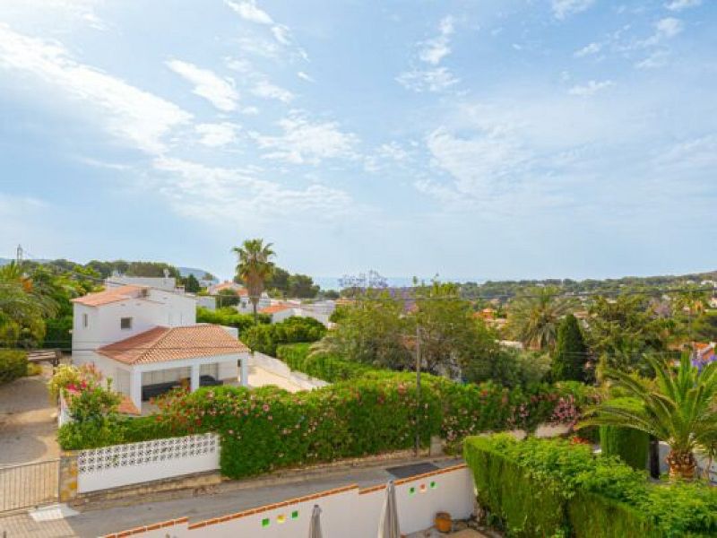 Volledig gerenoveerde villa met zeezicht in Moraira - Max Villas