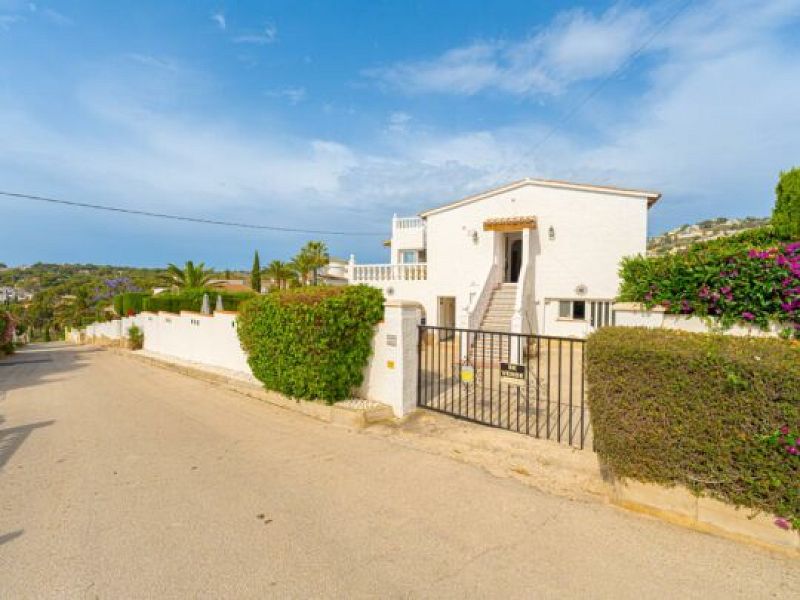 Volledig gerenoveerde villa met zeezicht in Moraira - Max Villas