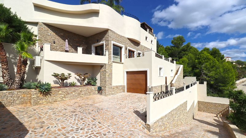 Luxury Mediterranean style villa in Calpe - Max Villas