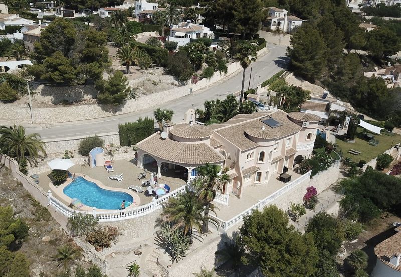Villa spacieuse avec appartement d'invités