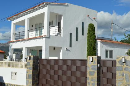 Tastefully renovated villa with sea view - Max Villas